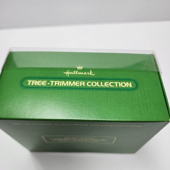 Vintage 1979 Hallmark TreeTrimmer Collection Christmas Ornament Santa's Motorcar - Picture 2 of 5
